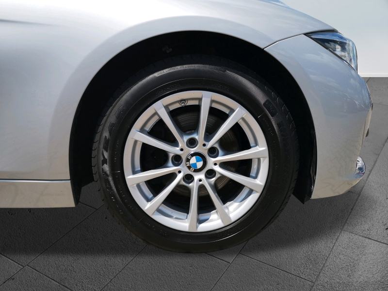 BMW - 318d Touring Advantage