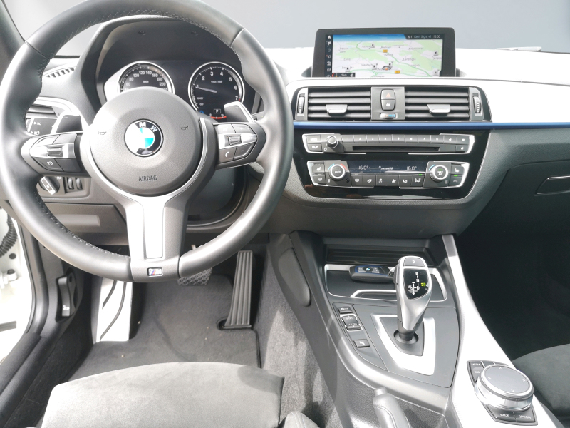 BMW - 220iA Coupe